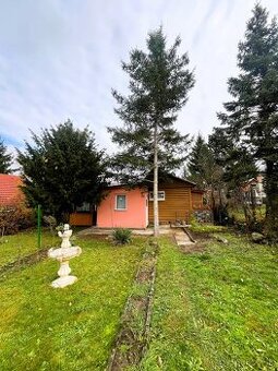 Chatka,rekreačný domček,obec Bátovce nad priehradou Lipovina