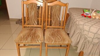 Mam na predaj stol aj 4 stolički