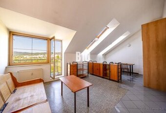 B10 – Slnečný 2-izbový mezonet s výhľadom na Karpaty v Rači