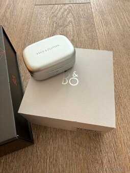 B&O Beoplay Eleven Natural Aluminium