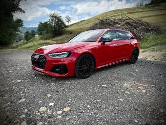 Audi RS4 COMPETITION MATRIX VIRTUAL Red/Black