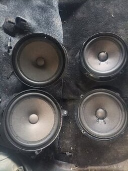 Škoda Octavia 2 reproduktory