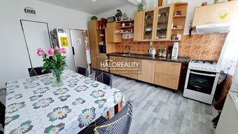 HALO reality - Predaj, rodinný dom Borovce, 2 x 3-izbový byt - 1