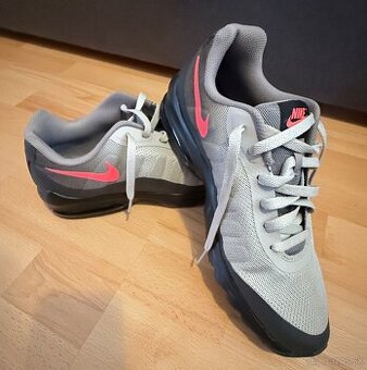 Pánske topánky Nike Air Max Invigor  UK10