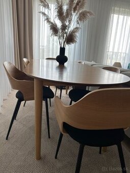Na predaj pekná jedálenská zostavs