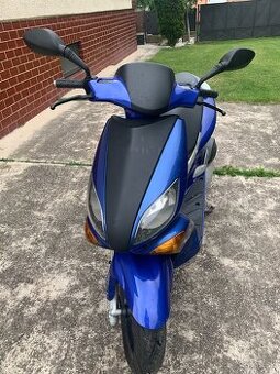 Predam skuter yamaha 125 Maxter.