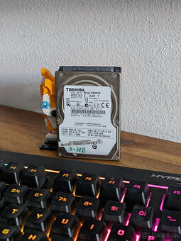 640GB Toshiba 2.5" HDD • Tichý chod • 100% SMART