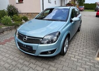 Opel Astra 1,8i Panorama Top stav benzín manuál 103 kw