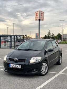 Toyota Auris 2.0 D-4D (2007)