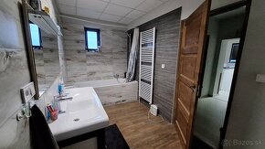 Rodinný dom na samote blízko jazera + 2,4 ha pôdy - 1