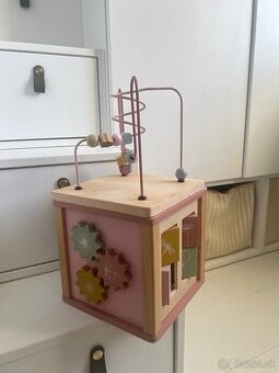 Interaktivna kocka Little Dutch