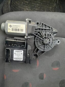 Motorček štahovania okna