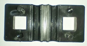 Vymedzovač na príchytku na plotový panel