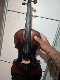 Husle 4/4 - 1