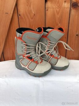 38 topanky na snowboard