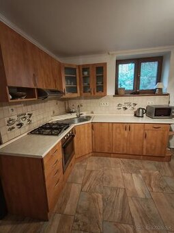 Predá rohovú kuchynskú linku