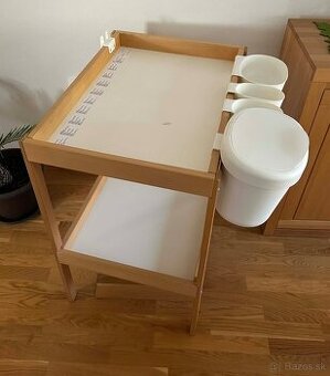 IKEA prebaľovací stôl + koše