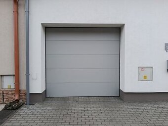 Sekčná garážová brána rozmer 3040x2330 ral 7040