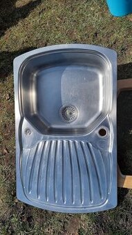 Kuchynský nerezový drez