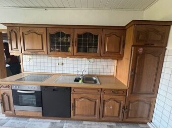 Kuchyňská linka – rustikální, masiv, vč. spotřebičů, 4058
