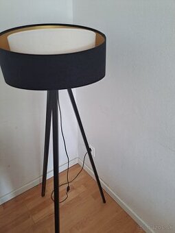 Stojaca lampa