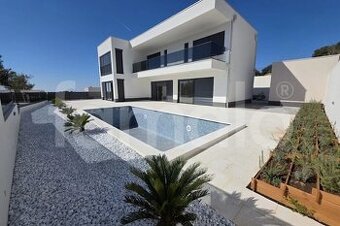 Vila s panoramatickým výhľadom na more v blízkosti Trogiru