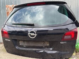 Predám kufor - 5 dvere Opel astra J combi