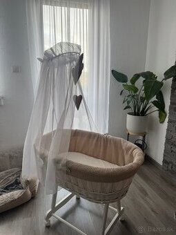 Detská kolíska s baldachýnom
