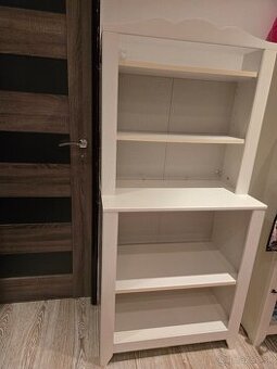 Knižnica s prebaľovacím pultom Ikea Hensvik