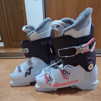 Predam dievčenske lyžiarky ,  23-23,5 velkost