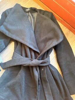 Čierny dámsky kabat