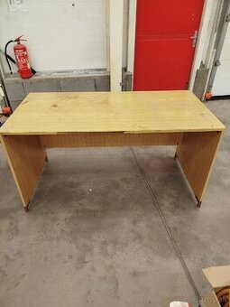 Darujem pevný stôl za odvoz