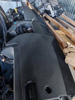 Predám palubova doska mercedes c w204