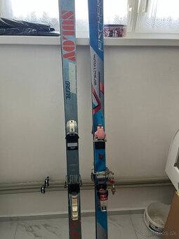 Predam lyže lyžiarky