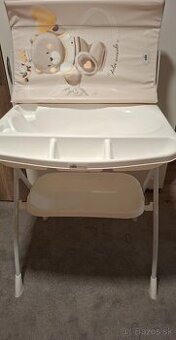 Prebaľovací pult s vaničkou