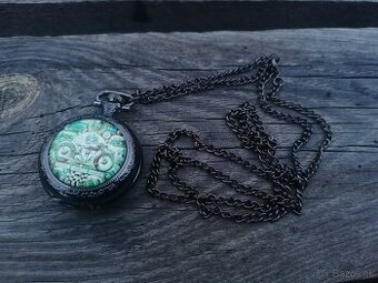 Stará motorka vreckové hodiny