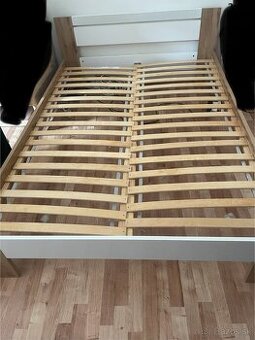 Posteľ s roštom 140x200