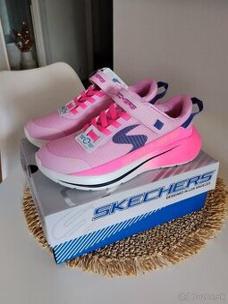Dievčenské tenisky Skechers veľkosť 35, vnútorná dĺžka 22cm