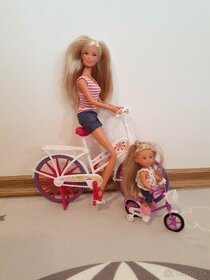 Bábiky Steffi a Evi na bicykli