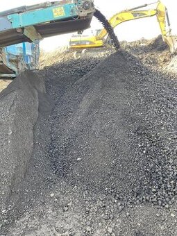 Drvený/-triedený asfaltový recyklát