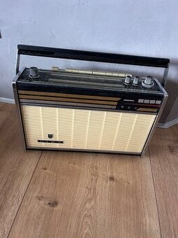 Staré retro rádio Riga
