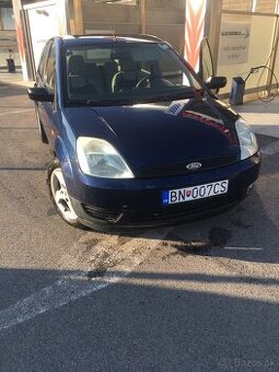 Predám pojazdné auto Ford fiesta