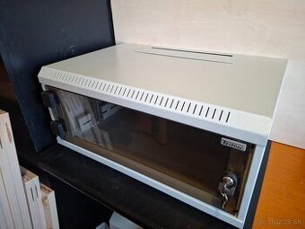4U Rack Triton, datovy rozvadzac