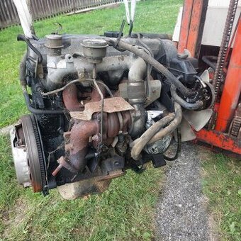 Motor mitsubishi pajero 1 2.5td kód 4D56