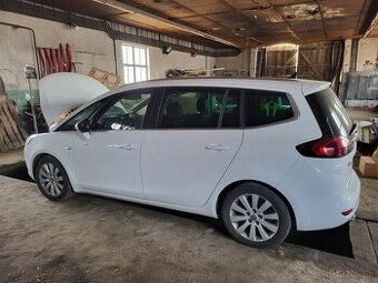 Predám Opel Zafira Tourer automat na diely. Len v celku.