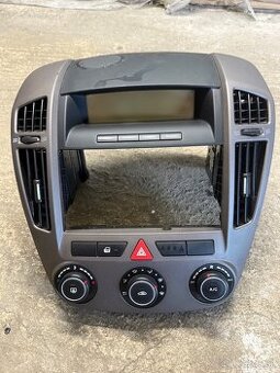 KIA CEED 1. generácie stredový panel