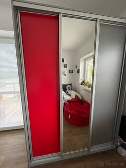 Šatníková skriňa
