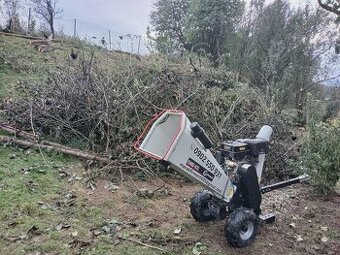 Prenajmem drvič/štiepkovač konárov