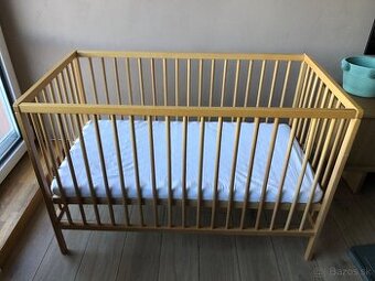 Detská drevená postieľka