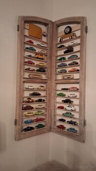 Políčka,skrinka a lampa